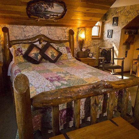 The Log House Lodge Три-Риверс Экстерьер фото