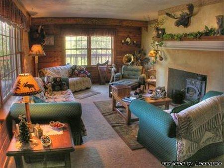 The Log House Lodge Три-Риверс Номер фото